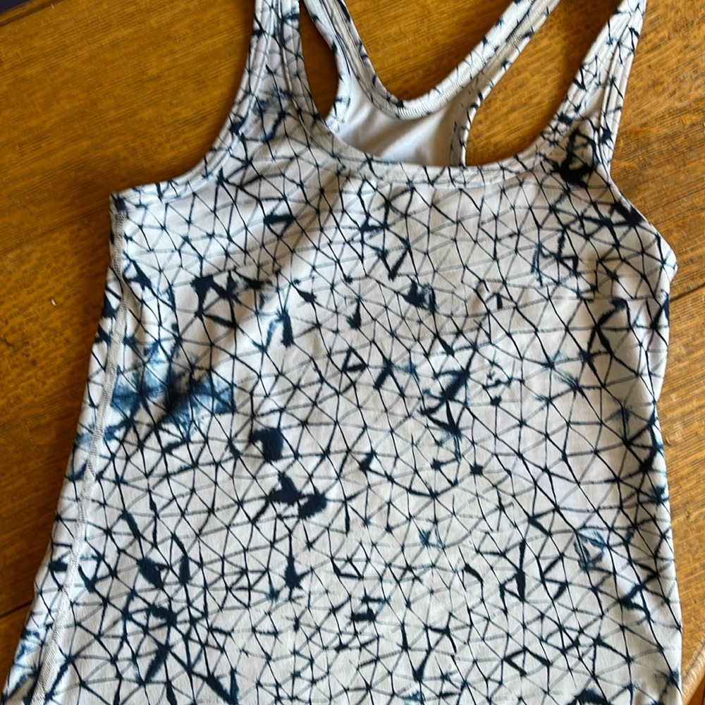 Lululemon tank top, blue and light gray pattern